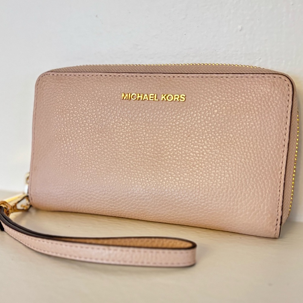 LAST CHANCE!! 💖 MICHAEL KORS Continental Ziparound Wristlet Wallet in Pale Pink!
